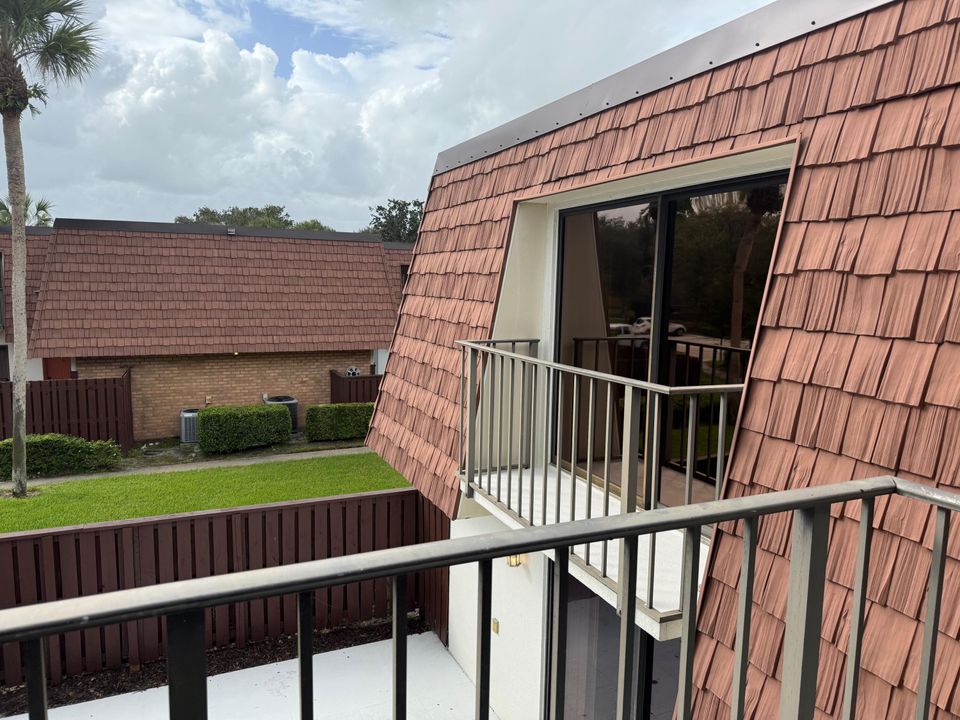 На продажу: $239,200 (2 спален, 2 ванн, 1236 Квадратных фут)