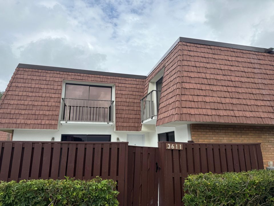 На продажу: $239,200 (2 спален, 2 ванн, 1236 Квадратных фут)