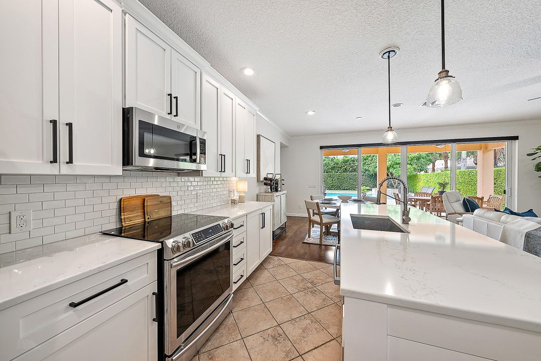 Active With Contract: $1,400,000 (5 beds, 3 baths, 2932 Square Feet)