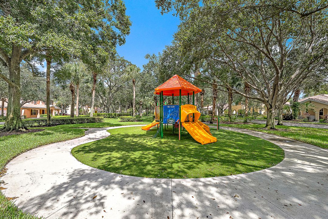 Active With Contract: $1,400,000 (5 beds, 3 baths, 2932 Square Feet)