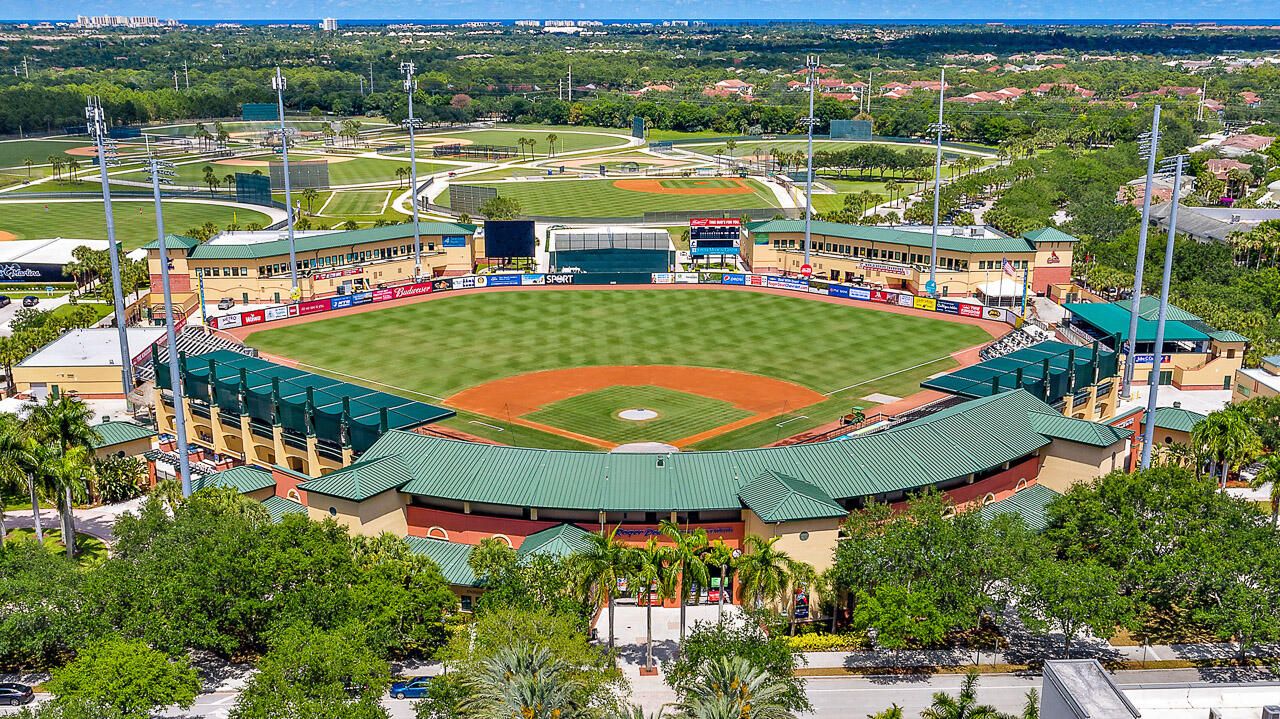 Active With Contract: $1,400,000 (5 beds, 3 baths, 2932 Square Feet)