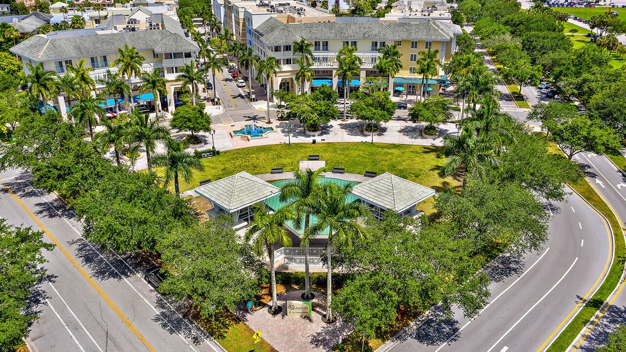 Active With Contract: $1,400,000 (5 beds, 3 baths, 2932 Square Feet)