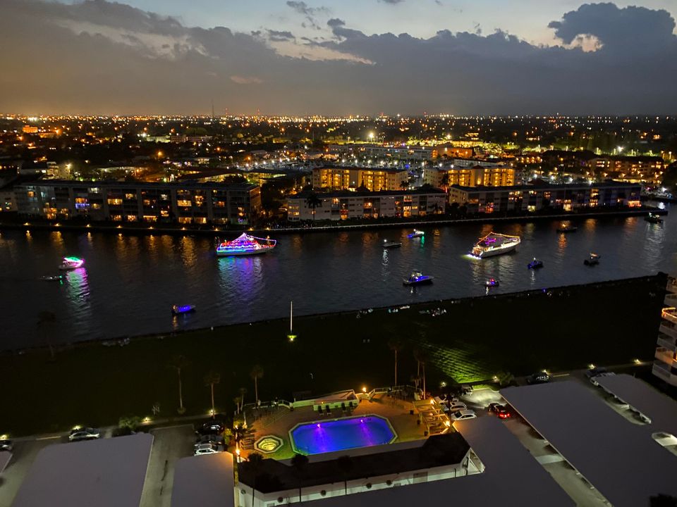 Под контрактом: $8,000 (3 спален, 2 ванн, 2060 Квадратных фут)