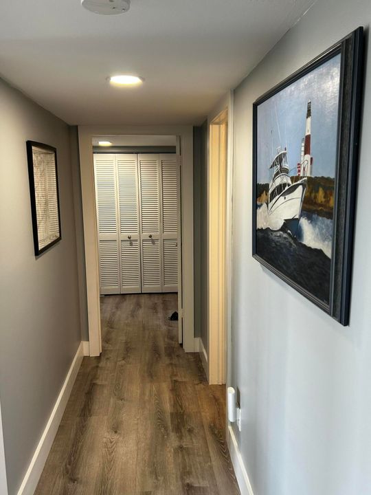 Под контрактом: $8,000 (3 спален, 2 ванн, 2060 Квадратных фут)