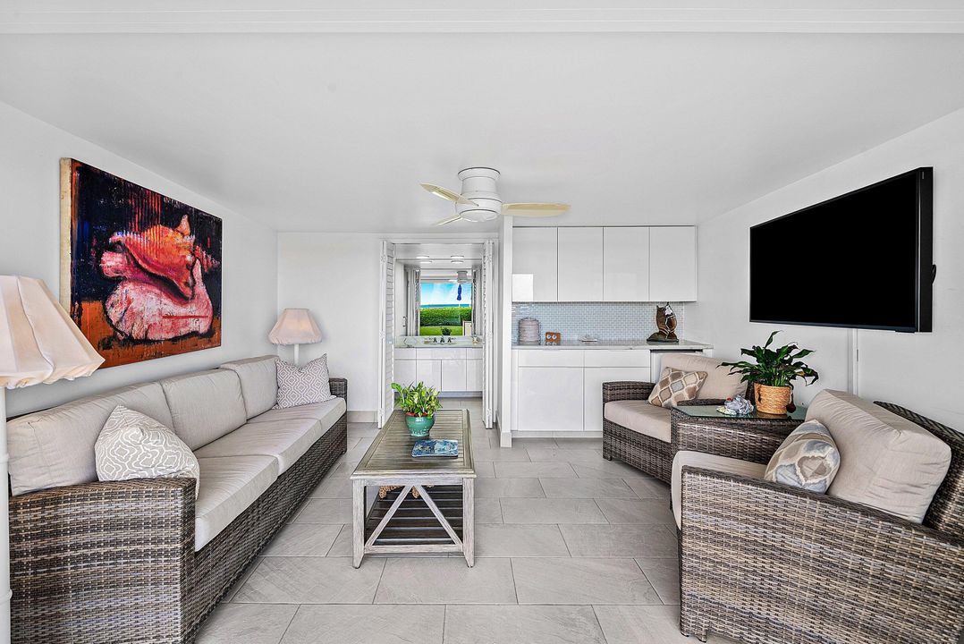 Active With Contract: $6,995,000 (3 beds, 2 baths, 2041 Square Feet)