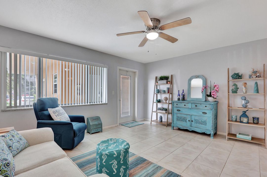 待售: $183,000 (1 贝兹, 1 浴室, 640 平方英尺)