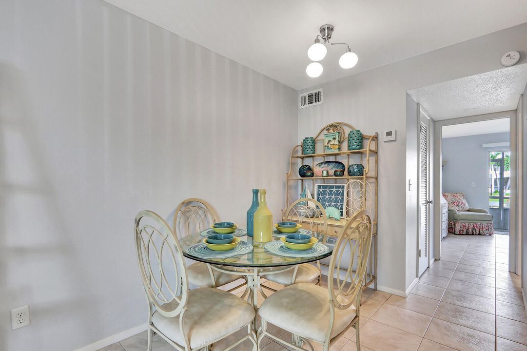 待售: $183,000 (1 贝兹, 1 浴室, 640 平方英尺)