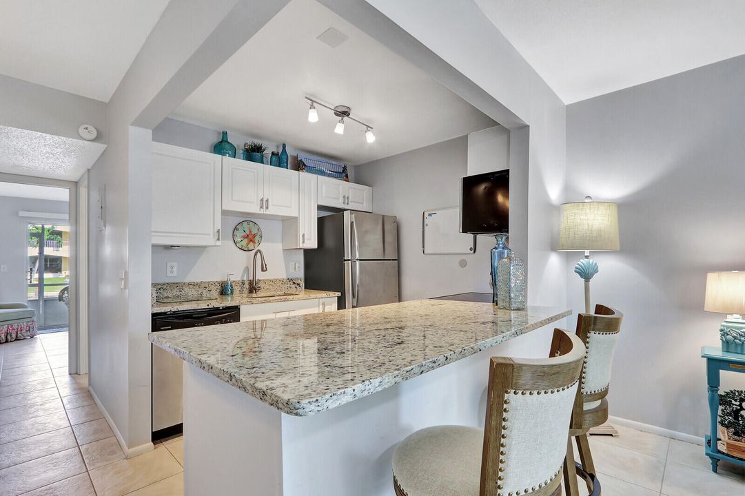 待售: $183,000 (1 贝兹, 1 浴室, 640 平方英尺)