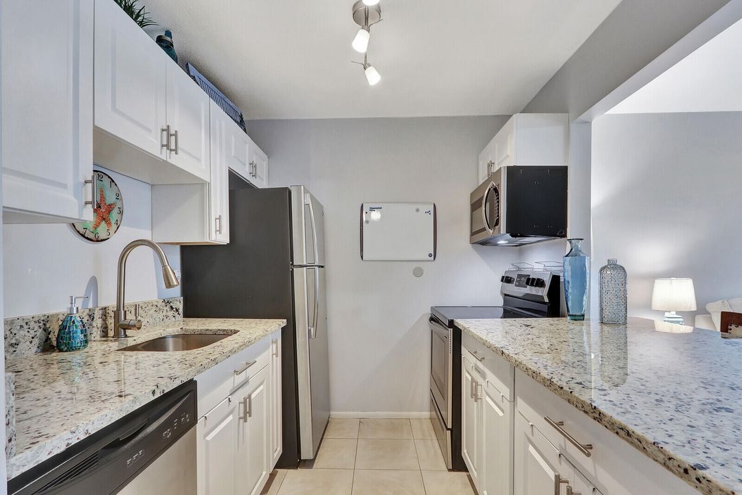 待售: $183,000 (1 贝兹, 1 浴室, 640 平方英尺)