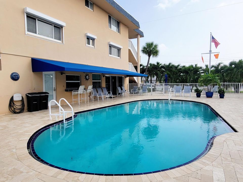 待售: $183,000 (1 贝兹, 1 浴室, 640 平方英尺)