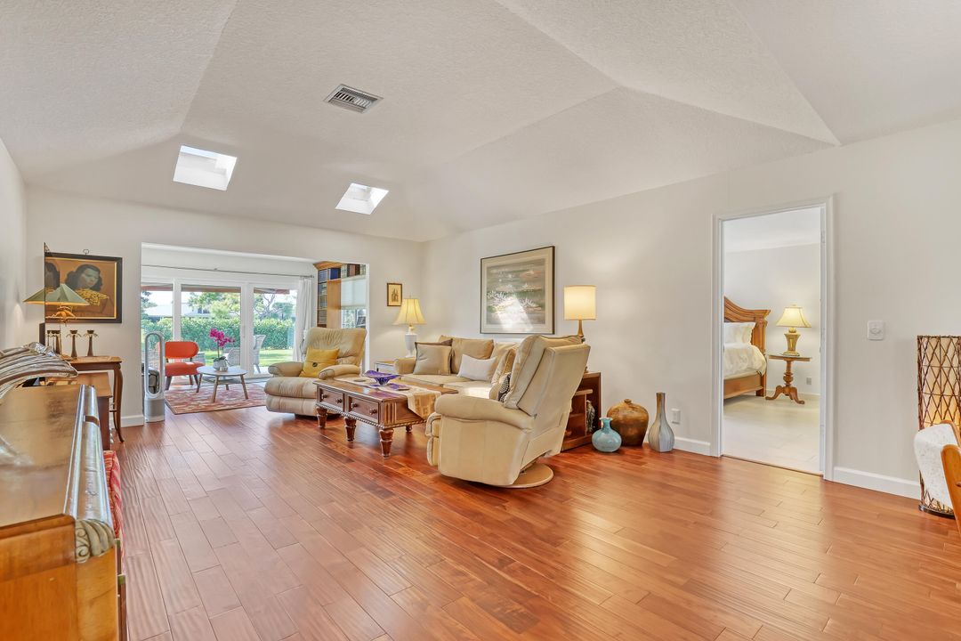 Activo con contrato: $6,500 (2 camas, 2 baños, 1593 Pies cuadrados)