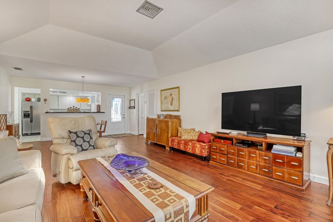 Activo con contrato: $6,500 (2 camas, 2 baños, 1593 Pies cuadrados)