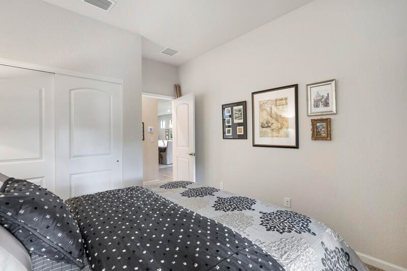 Под контрактом: $435,000 (2 спален, 2 ванн, 1584 Квадратных фут)