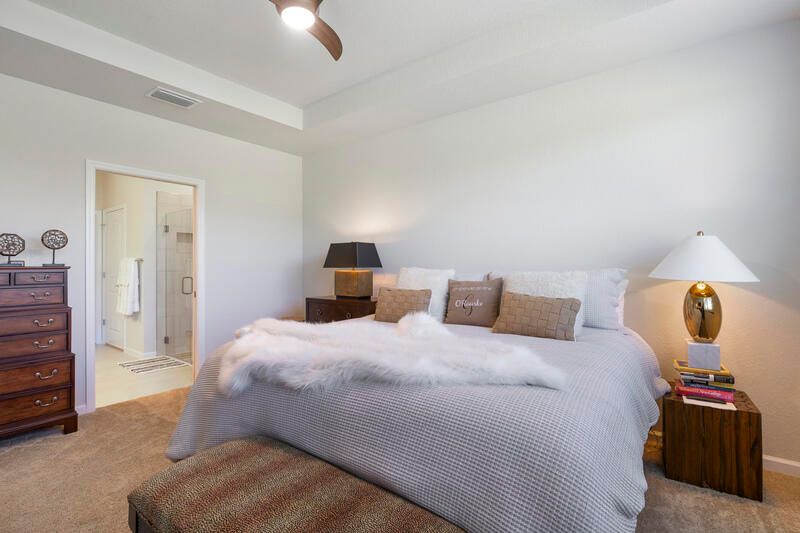 Под контрактом: $435,000 (2 спален, 2 ванн, 1584 Квадратных фут)