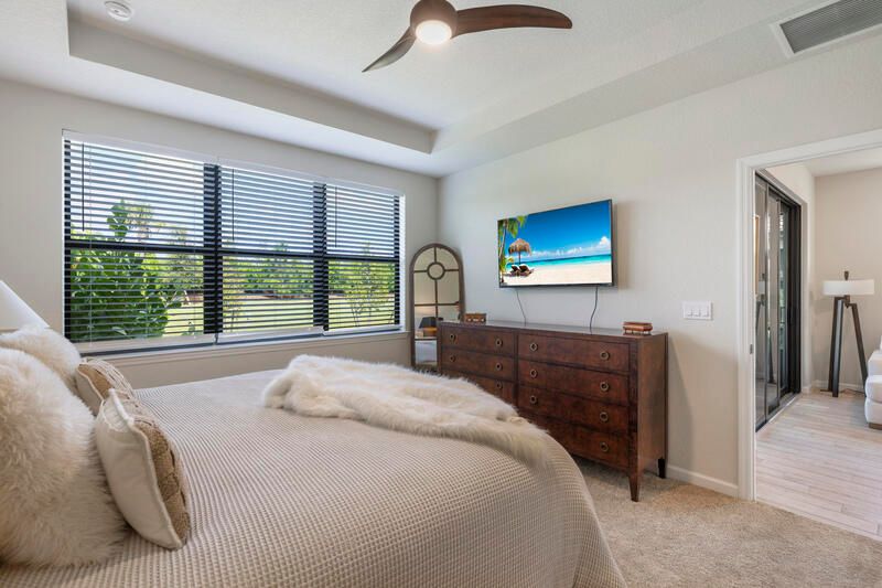 Под контрактом: $435,000 (2 спален, 2 ванн, 1584 Квадратных фут)