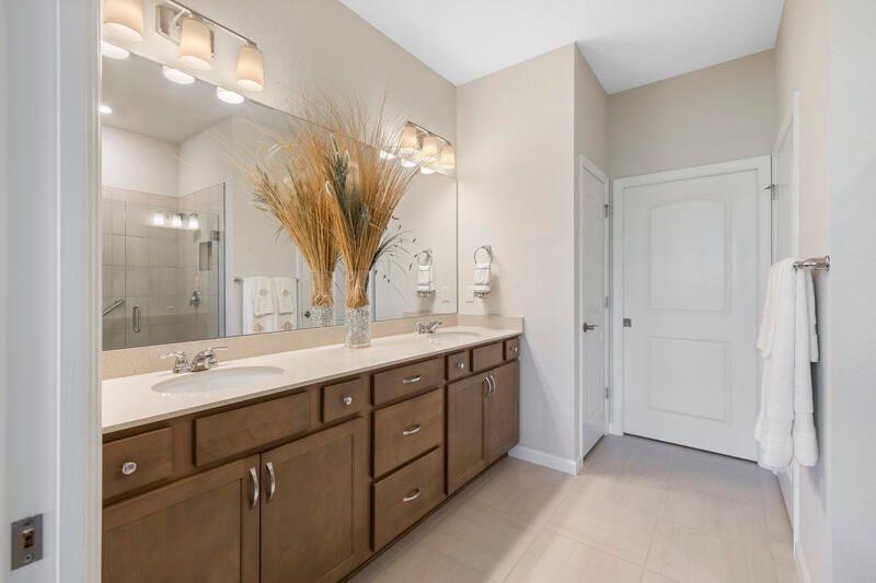 Под контрактом: $435,000 (2 спален, 2 ванн, 1584 Квадратных фут)