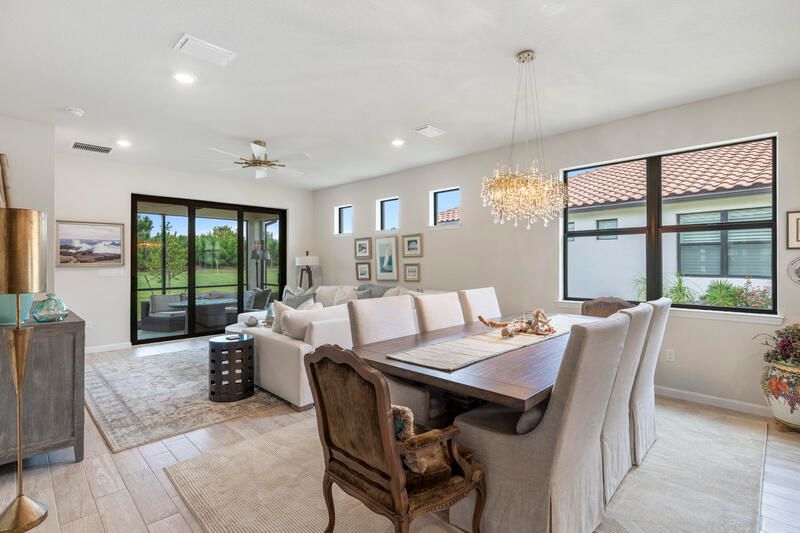 Под контрактом: $435,000 (2 спален, 2 ванн, 1584 Квадратных фут)