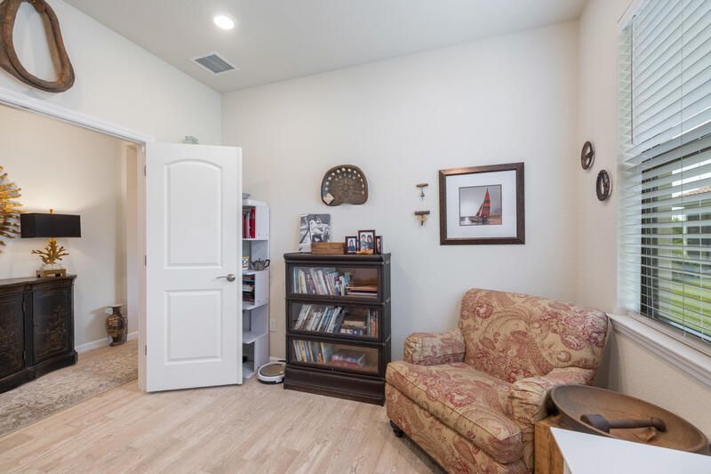 Под контрактом: $435,000 (2 спален, 2 ванн, 1584 Квадратных фут)