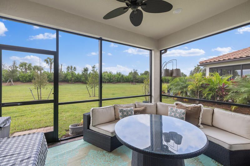 Под контрактом: $435,000 (2 спален, 2 ванн, 1584 Квадратных фут)