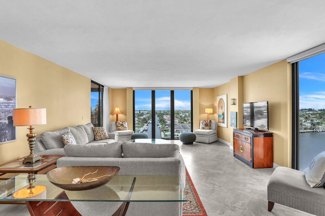 Active With Contract: $835,000 (2 beds, 2 baths, 1496 Square Feet)