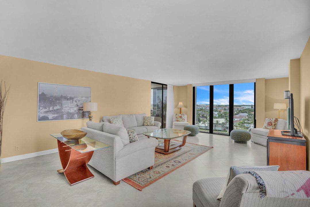 Active With Contract: $835,000 (2 beds, 2 baths, 1496 Square Feet)