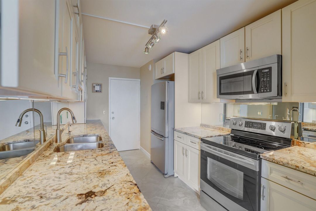 Active With Contract: $835,000 (2 beds, 2 baths, 1496 Square Feet)