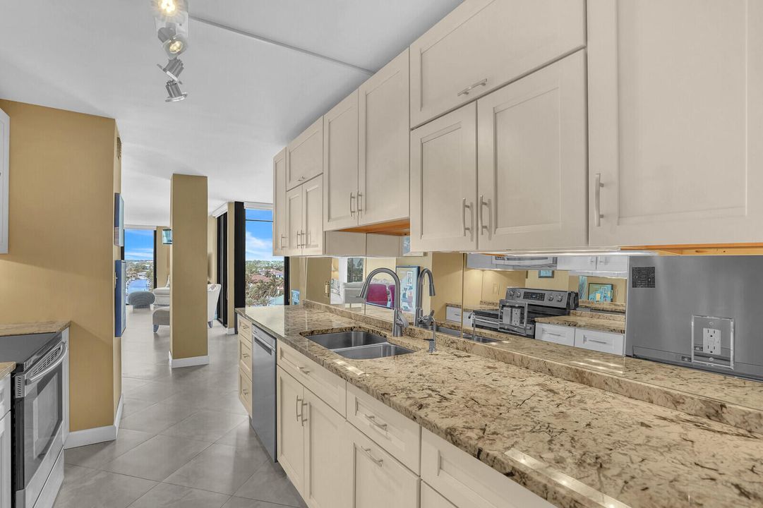 Active With Contract: $835,000 (2 beds, 2 baths, 1496 Square Feet)