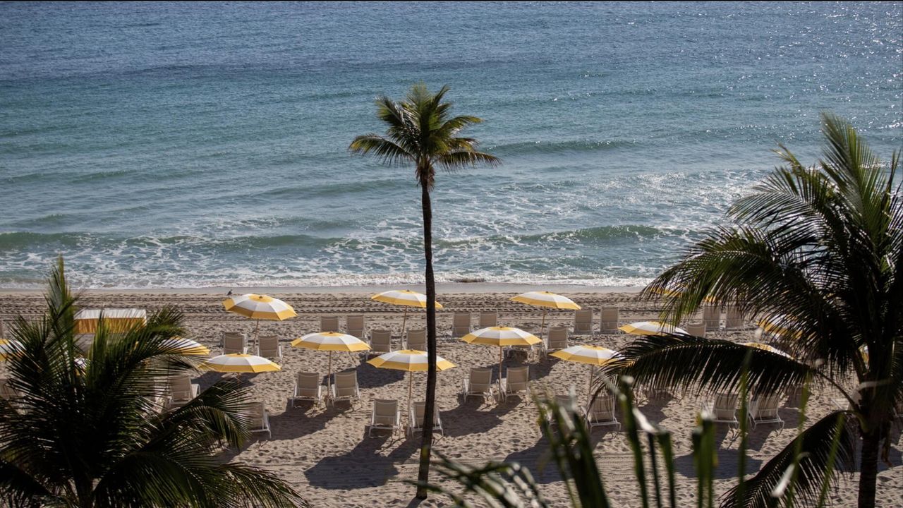 For Sale: $3,895,000 (2 beds, 2 baths, 1597 Square Feet)