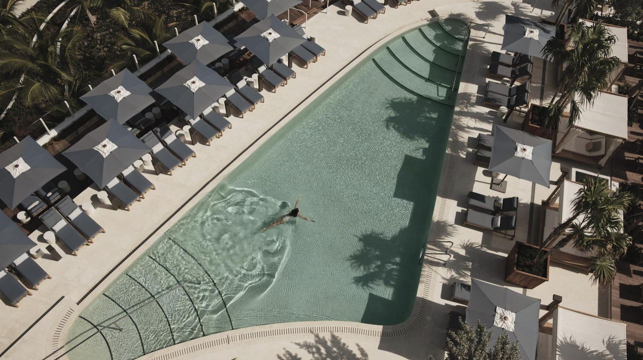 For Sale: $3,895,000 (2 beds, 2 baths, 1597 Square Feet)