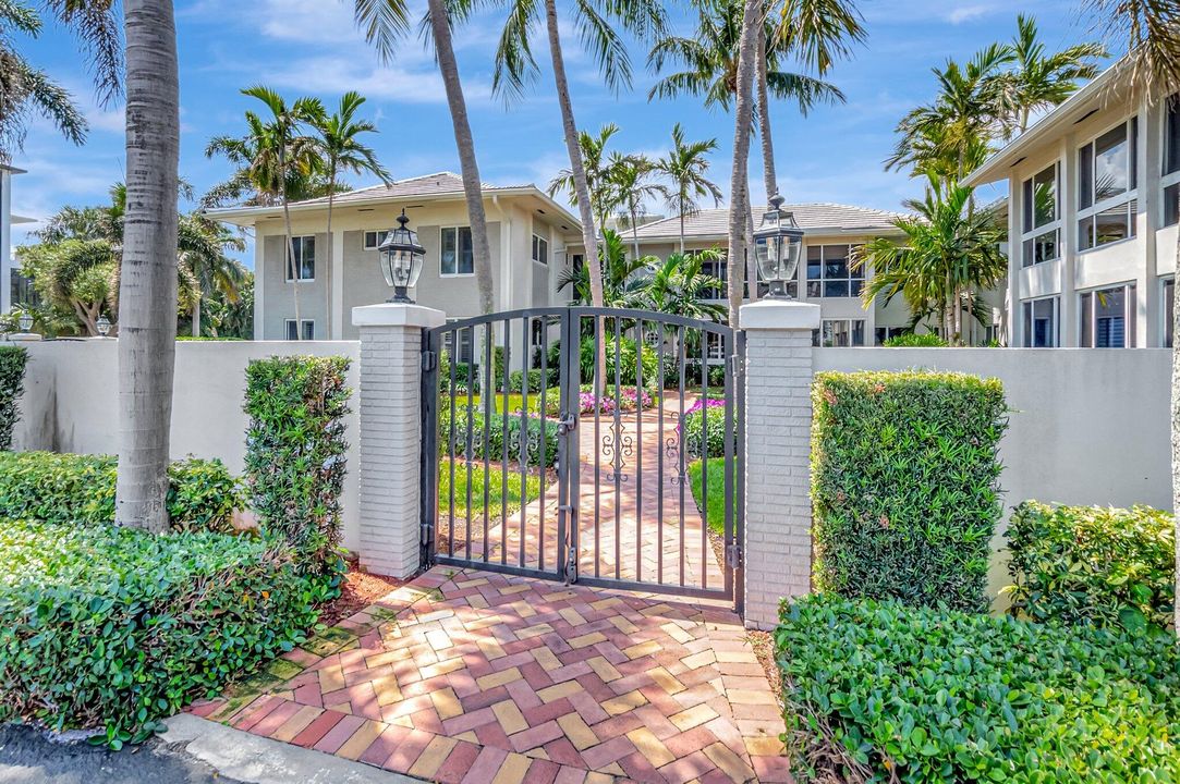 For Sale: $725,000 (2 beds, 2 baths, 1346 Square Feet)