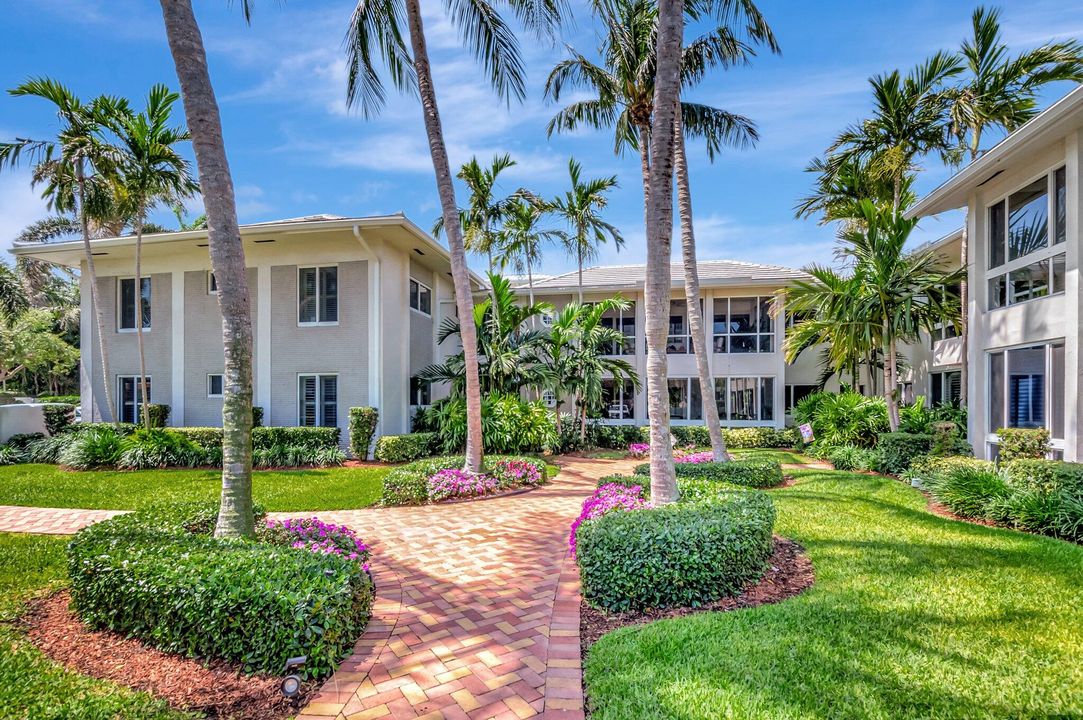 For Sale: $725,000 (2 beds, 2 baths, 1346 Square Feet)