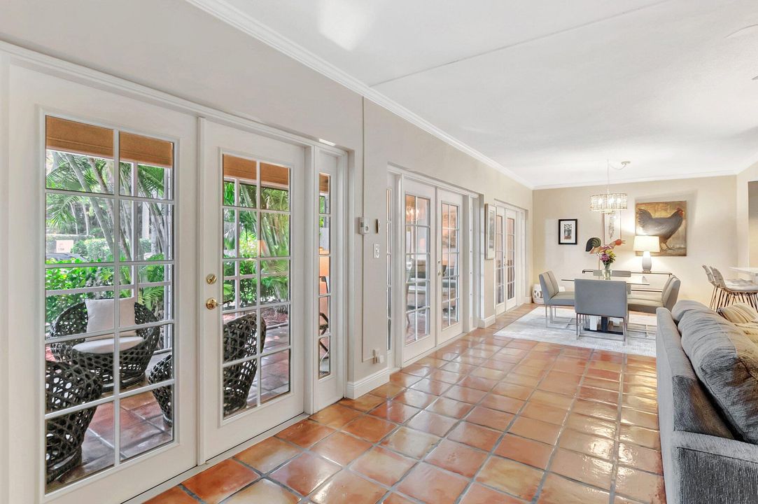 For Sale: $725,000 (2 beds, 2 baths, 1346 Square Feet)