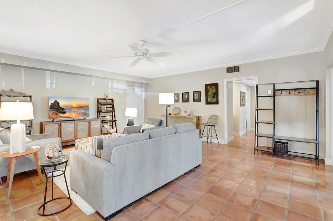 For Sale: $725,000 (2 beds, 2 baths, 1346 Square Feet)