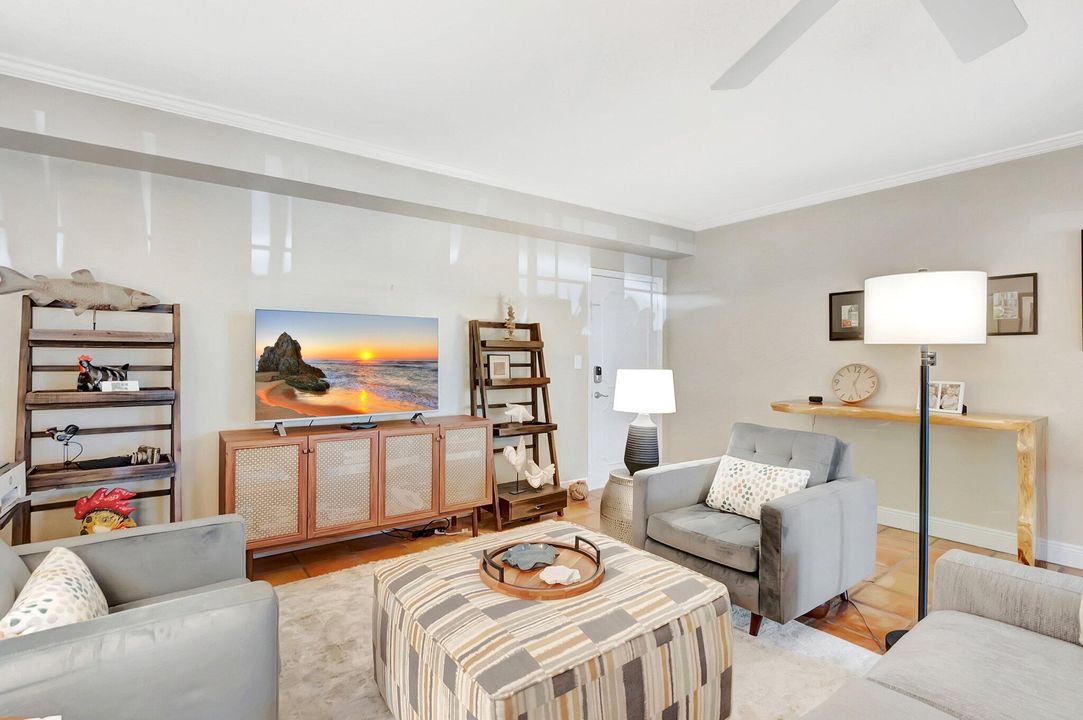 For Sale: $725,000 (2 beds, 2 baths, 1346 Square Feet)