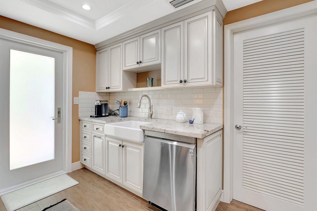 For Sale: $725,000 (2 beds, 2 baths, 1346 Square Feet)