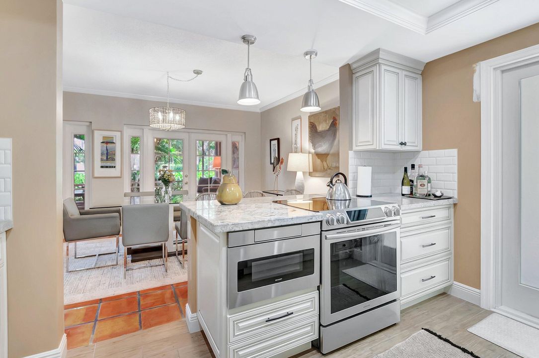 For Sale: $725,000 (2 beds, 2 baths, 1346 Square Feet)