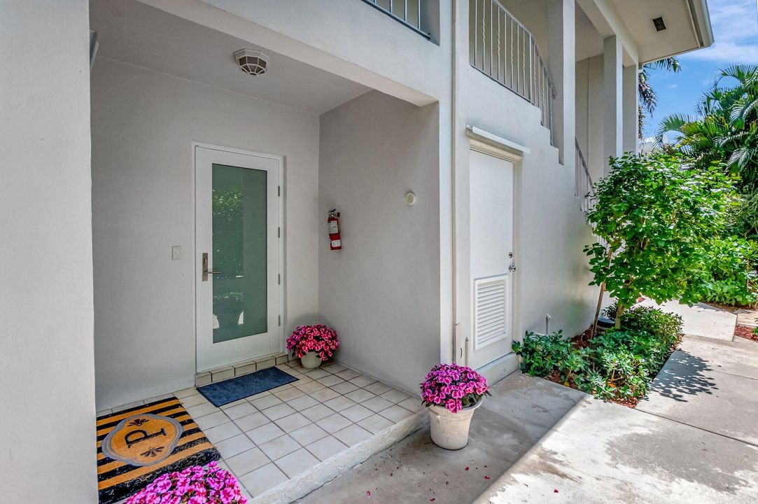 For Sale: $725,000 (2 beds, 2 baths, 1346 Square Feet)
