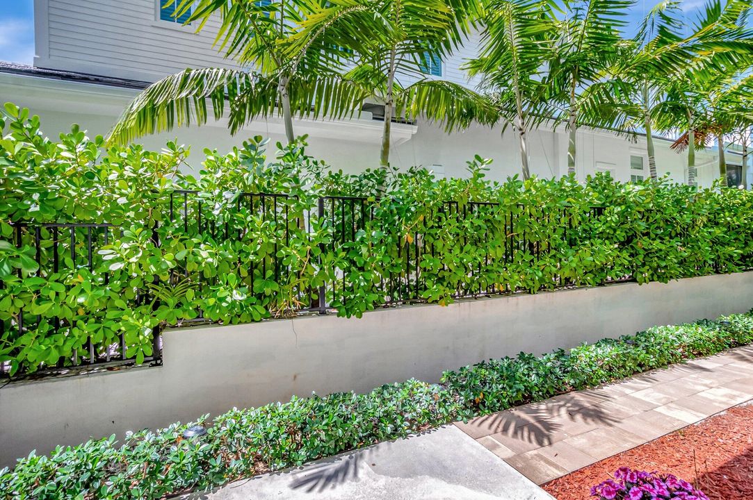 For Sale: $725,000 (2 beds, 2 baths, 1346 Square Feet)