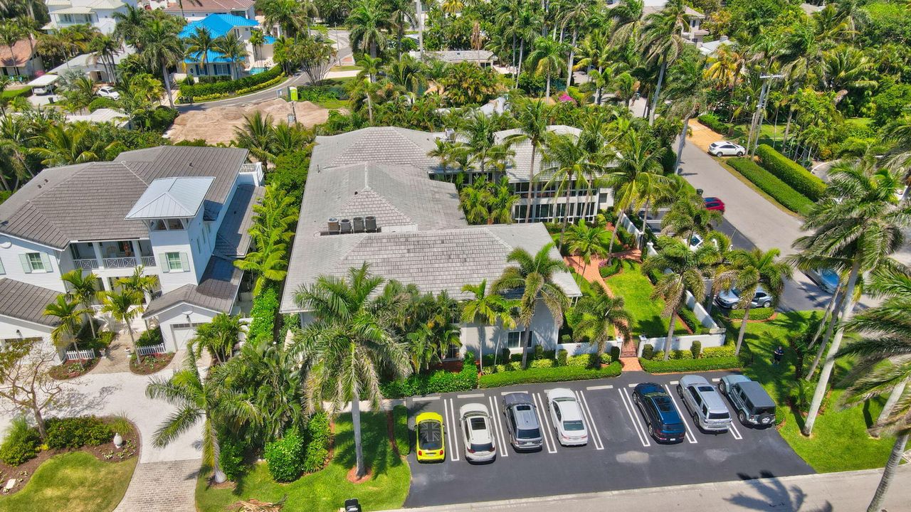 For Sale: $725,000 (2 beds, 2 baths, 1346 Square Feet)