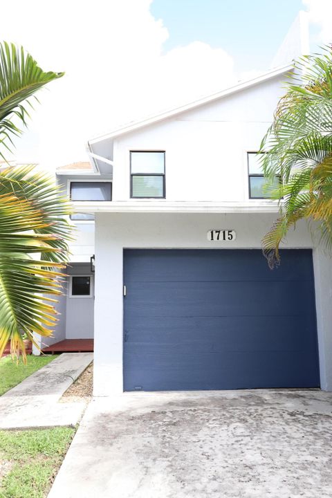 最近租的: $2,400 (3 贝兹, 2 浴室, 1318 平方英尺)