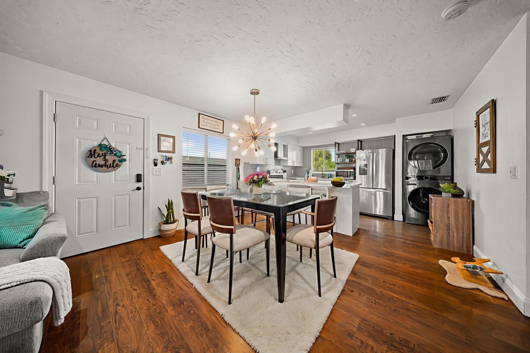 待售: $160,000 (2 贝兹, 2 浴室, 948 平方英尺)