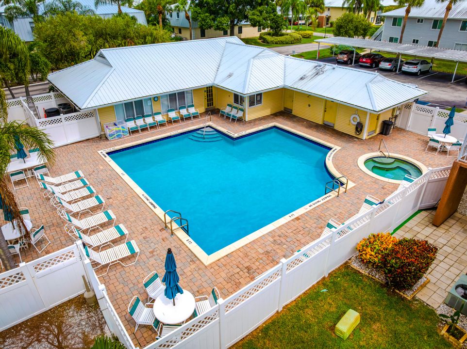 待售: $160,000 (2 贝兹, 2 浴室, 948 平方英尺)