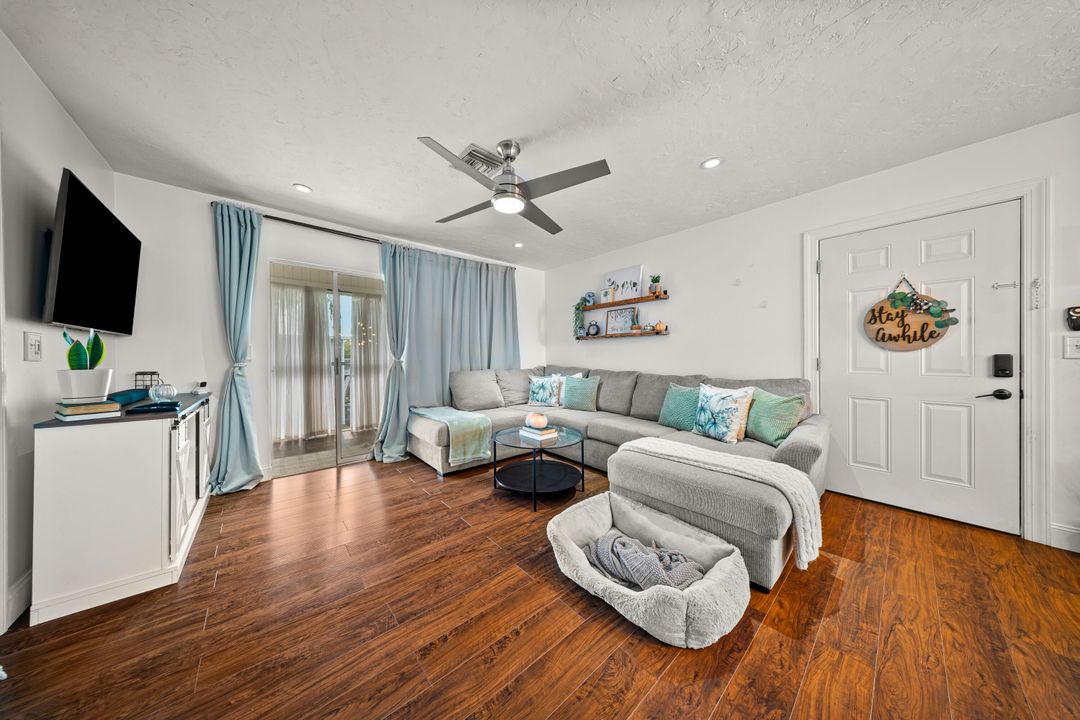 待售: $160,000 (2 贝兹, 2 浴室, 948 平方英尺)