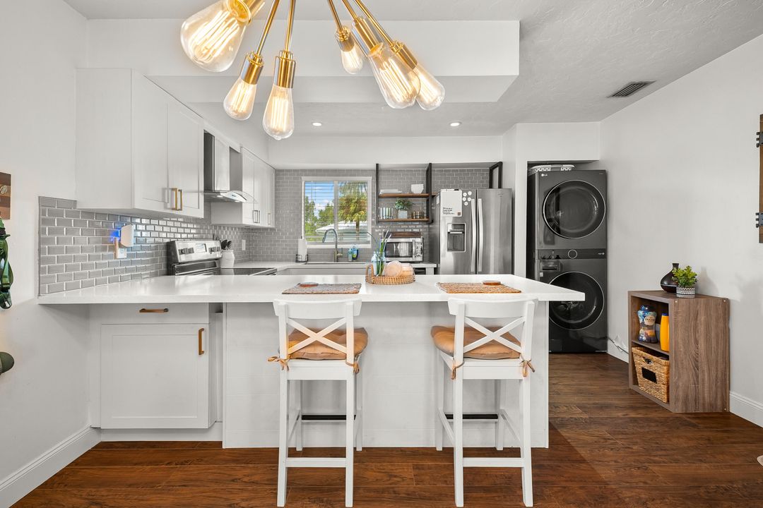 待售: $160,000 (2 贝兹, 2 浴室, 948 平方英尺)