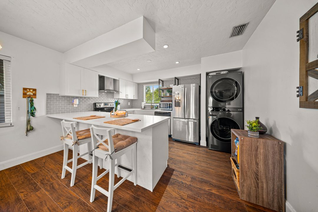 待售: $160,000 (2 贝兹, 2 浴室, 948 平方英尺)