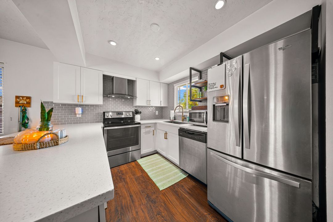 待售: $160,000 (2 贝兹, 2 浴室, 948 平方英尺)