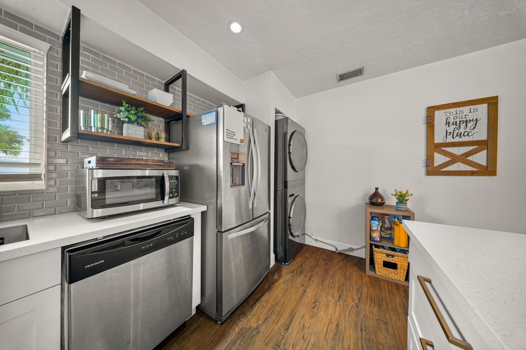 待售: $160,000 (2 贝兹, 2 浴室, 948 平方英尺)