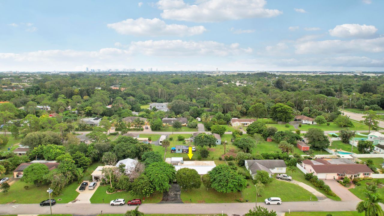 Под контрактом: $499,999 (3 спален, 2 ванн, 1745 Квадратных фут)