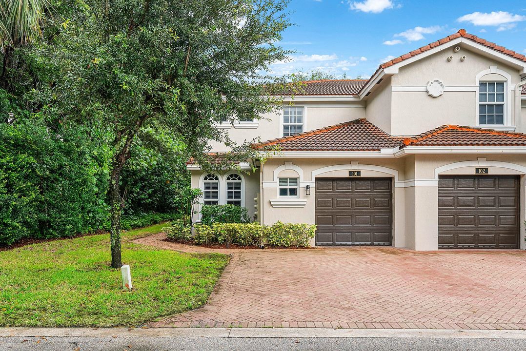 合同活跃: $625,000 (4 贝兹, 2 浴室, 1805 平方英尺)