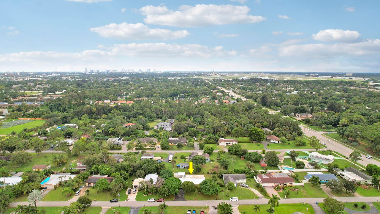 Под контрактом: $499,999 (3 спален, 2 ванн, 1745 Квадратных фут)